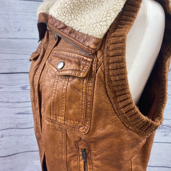 Faux leather tan vest with Sherpa lining - Picture 3 of 8